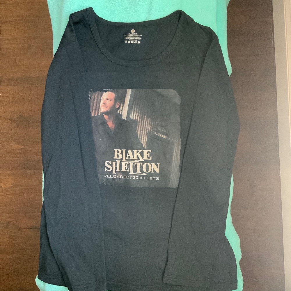 Blake Shelton Long Sleeved Women’s T-Shirt XL
